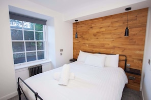 2 habitaciones, tabla de planchar con plancha, wifi y ropa de cama