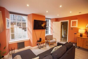 TV, offices - West End Flat with Private Terrace Glasgow (Glasgow City)