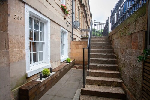 West End Flat with Private Terrace Glasgow