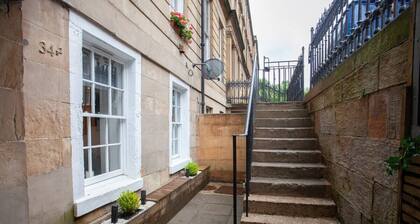 West End Flat with Private Terrace Glasgow