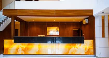 Summit Hotel and Apartments VGC
