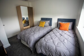 Apartment | 3 bedrooms, free WiFi, bed sheets - 3 bed Apartment in Huddersfield (Huddersfield)