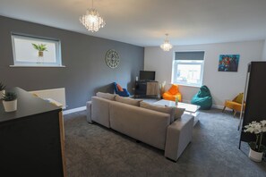 Living area - 3 bed Apartment in Huddersfield (Huddersfield)