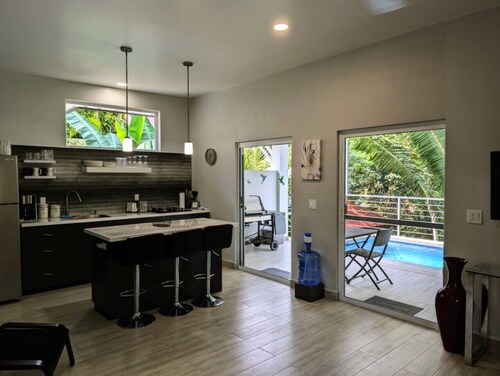 NEW Luxury Villa Pool & King Bed - Cascade