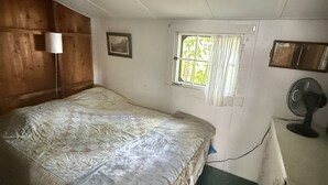 Unclassified image, 2 of 15, button - RUSTIC LAKESIDE COTTAGE. LARGE SANDY BEACH (Sebago)