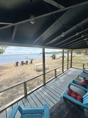 Terrace/patio - RUSTIC LAKESIDE COTTAGE. LARGE SANDY BEACH (Sebago)