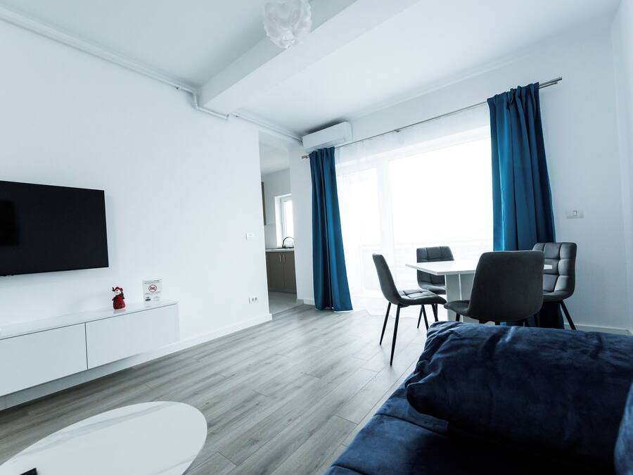 Apartamento, sacada | Área de estar | TV de tela plana