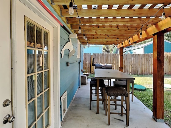 Outdoor dining