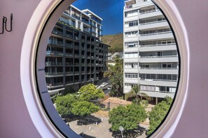 Superior-Apartment, Balkon | Bettwäsche aus ägyptischer Baumwolle, hochwertige Bettwaren, Zimmersafe