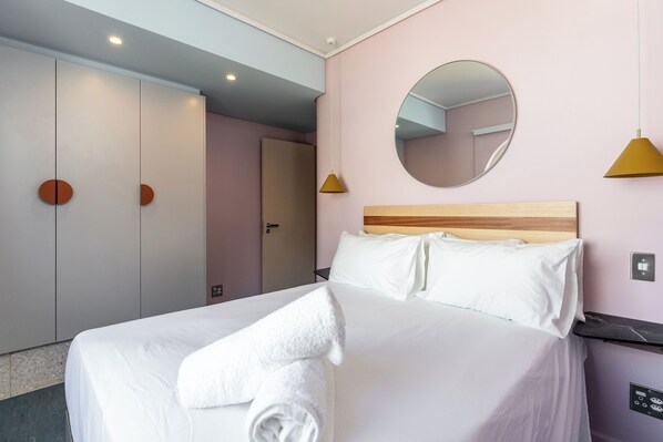 Deluxe Apartment, Balcony - The Tropicana Hotel (Cape Town)