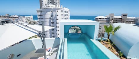 Outdoor pool, pool loungers
