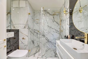 Superior Apartment | Bathroom | Free toiletries, hair dryer, towels, soap - Rezydencja Wintera by Downtown Apartments (Gdansk)