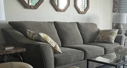 Newly decorated 3-bedroom villa in Martin Downs Country Club Palm City