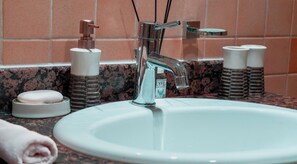 Shower, jetted tub, hair dryer, bidet - Dubai Sea View Hostel , Palm JBR (Dubai)
