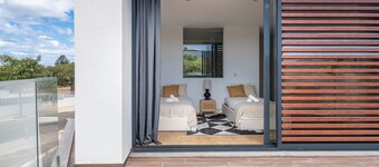 Hazel Yellow Villa, Sintra, Lisbon