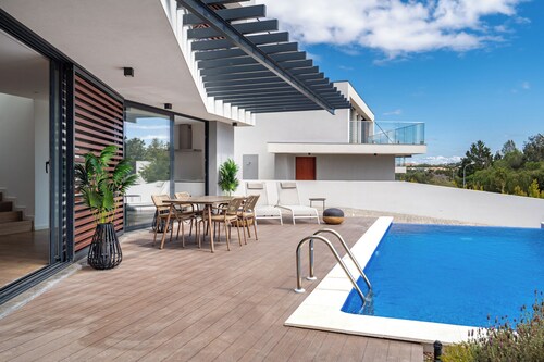 Hazel Yellow Villa, Sintra, Lisbon