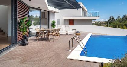 Hazel Yellow Villa, Sintra, Lisbon