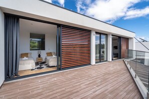 2 bedrooms, iron/ironing board, WiFi, bed sheets - Hazel Yellow Villa, Sintra, Lisbon (Sintra)