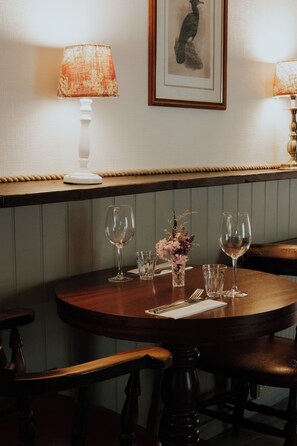 Breakfast, lunch and dinner served - The Boars Head (Cupar)
