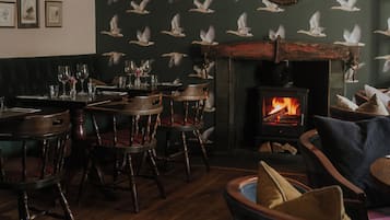 Petit déjeuner, déjeuner et dîner servis sur place