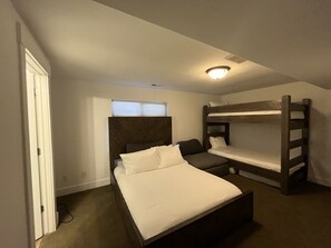 4 bedrooms, desk, iron/ironing board, travel crib