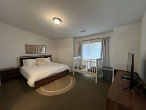 4 bedrooms, desk, iron/ironing board, travel crib