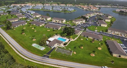 Charming 2-bedroom condo in serene Lake Suzy with WiFi, AC