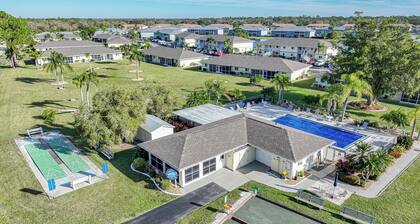 Charming 2-bedroom condo in serene Lake Suzy with WiFi, AC