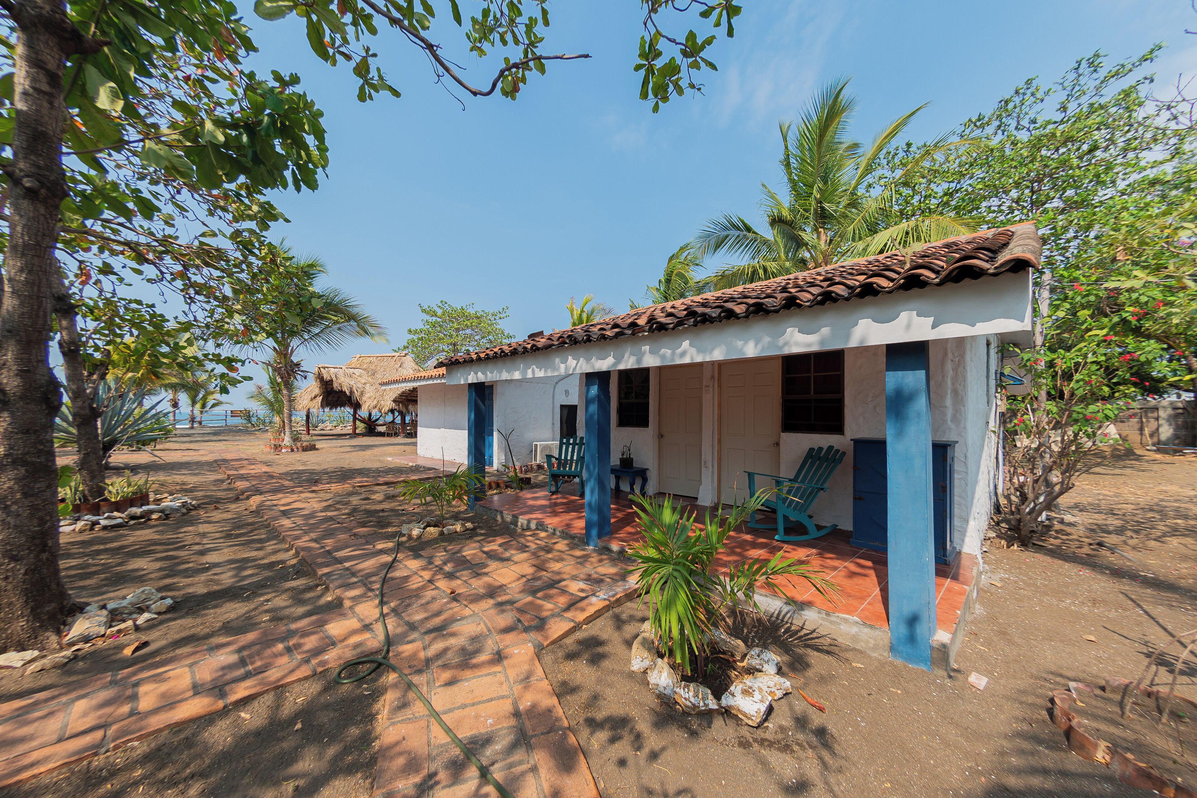 Vista frontal de la propiedad