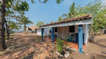 Vista frontal de la propiedad