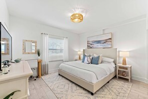 2 室のベッドルーム、デスク、アイロン / アイロン台、WiFi