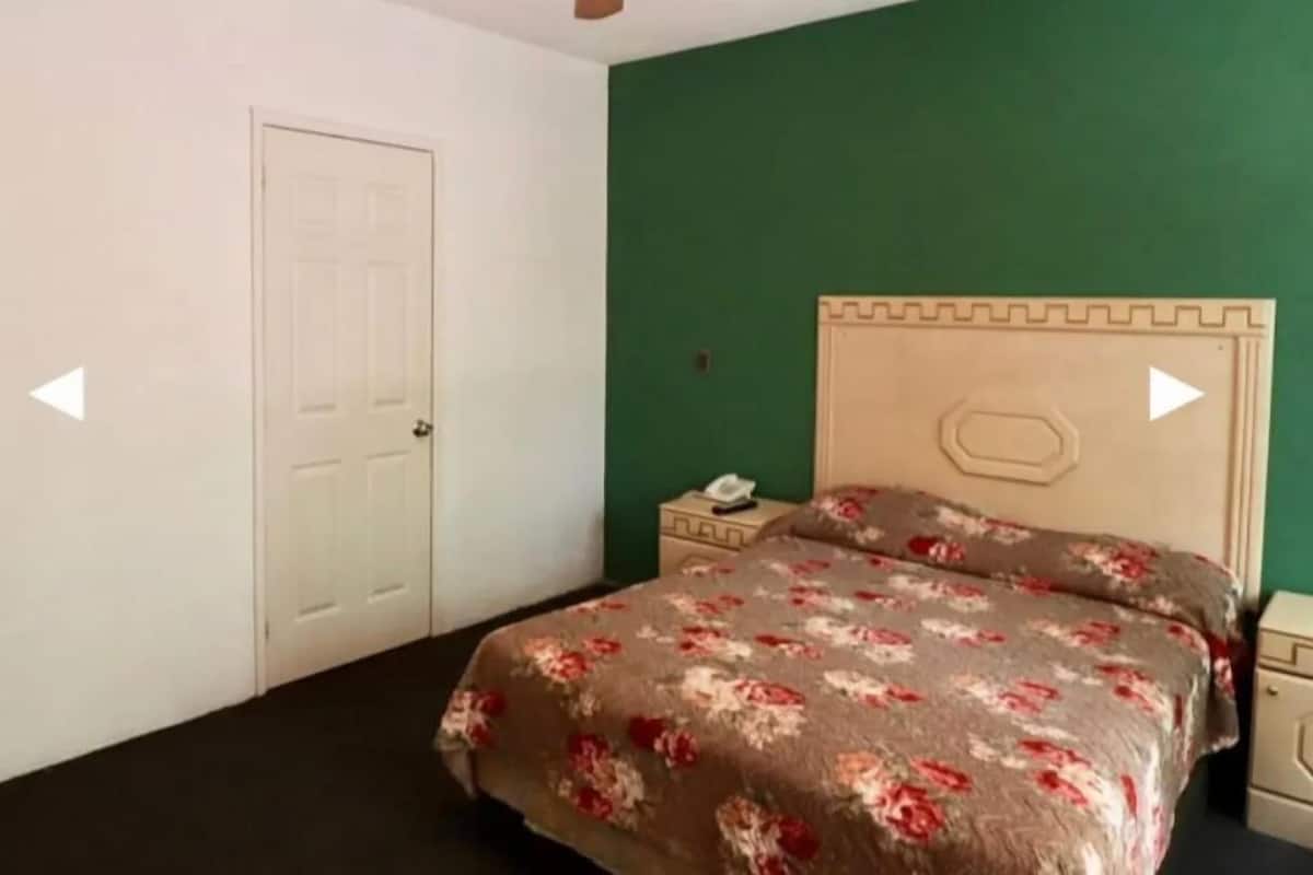 Habitación individual económica | Espacio para trabajar con laptop y wifi gratis