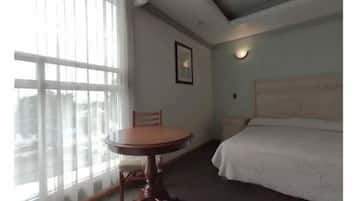 Comfort suite, uitzicht op stad | Een laptopwerkplek, gratis wifi