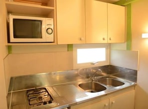 Fridge, microwave, stovetop
