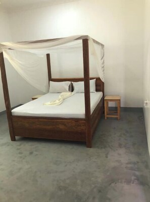 5 dormitoris, planxa i posts de planxar, wifi i roba de llit 