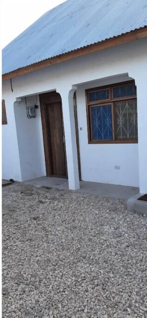 Exterior detail - Mila Hostel

 (Zanzibar North)