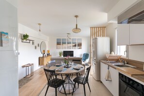 Fridge, microwave, oven, dishwasher