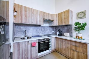 Fridge, microwave, oven, coffee/tea maker