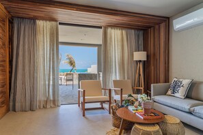 Suite Brisa | Living area | 50-cm TV with cable channels, Netflix, books - Saline Taíba Boutique Beach Hotel (São Gonçalo do Amarante)