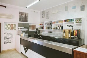 Bar (on property) - ZEcamping 4 étoiles familial pataugeoire locatif TV clim 51m2 (Alghero)