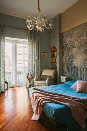 1 habitación, escritorio, tabla de planchar con plancha y wifi