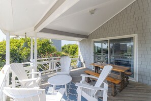 Outdoor dining - Warm Duck NC vacation rental, just a short walk to the beach by Sun Realty (Duck)