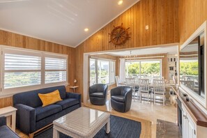 Smart TV, fireplace, DVD player, stereo - Warm and welcoming Duck NC vacation rental, just a short walk to the beach! (Duck)