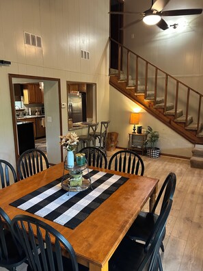 Dining - Spacious 3 Bedroom House with Guest House, Large Outdoor Space & Private Dock (Heber Springs)