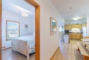 3 chambres, fer et planche à repasser, Wi-Fi, draps fournis