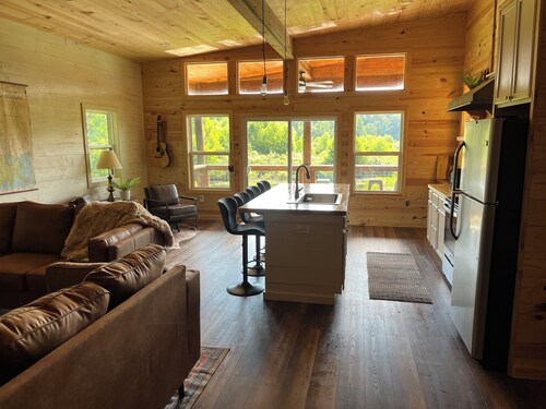 HootnHoller at this secluded 3-bedroom cabin on beautiful Caney Lake.  