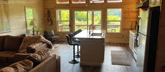 HootnHoller at this secluded 3-bedroom cabin on beautiful Caney Lake.  
