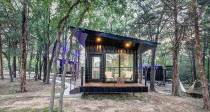 Peaceful Cabin for 2 - 10 Min. from Downtown Decatur - 4 Cabins Total Available