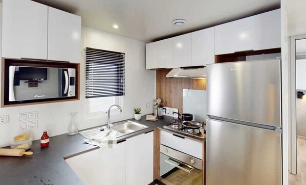 Refrigerador, microondas, horno y parrilla de estufa 