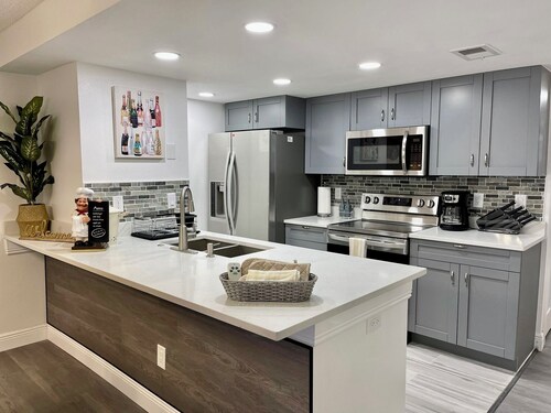 Grand Luxury 3BR Apartment near Disney Parks